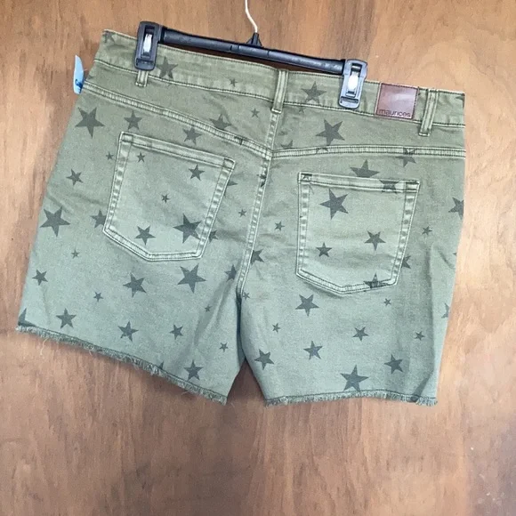 Relist6/26❌Maurices high rise raw hem w star print jean short 18W - Picture 3 of 10